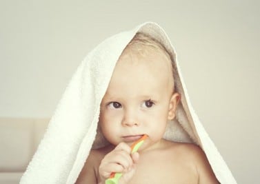 Nettoyer les dents de votre bébé