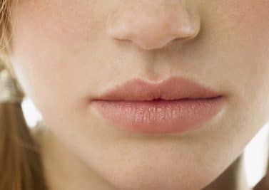 10 réflexes beauté pour chouchouter vos lèvres